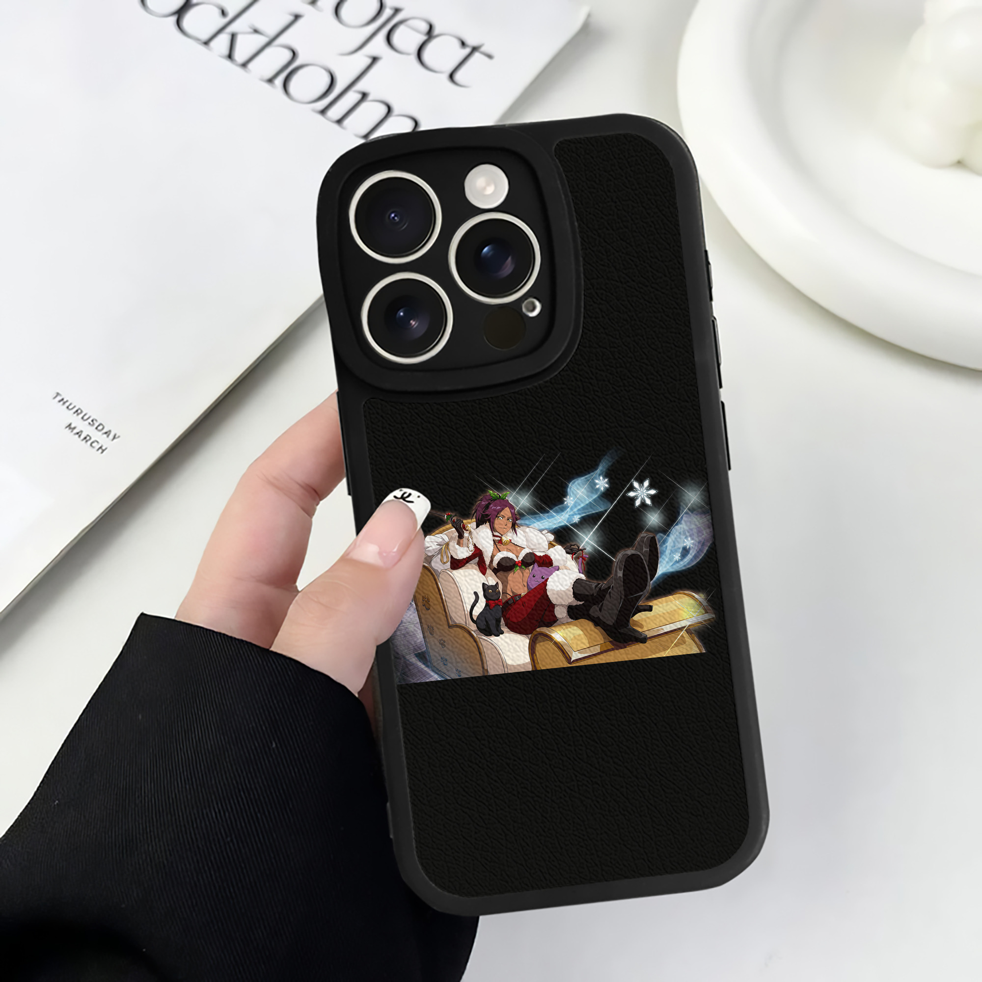 （画像用） ブリーチ 四楓院 夜一（しほういん よるいち） BLEACH Shihouin Yoruichi 【iPhone 16シリーズ対応】シリコンスマホケース（レザー調） 材質：シリコン